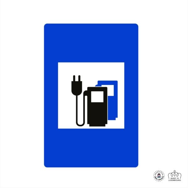 F,4f Poste d’essence équipé de points de recharge pour véhicules électriques