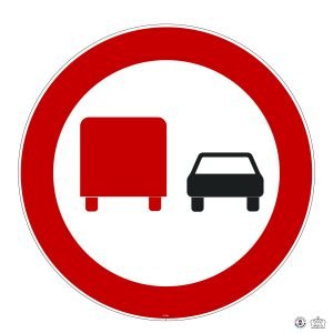 C,13ba Interdiction aux transports de plus de 3.5 t.de dépasser tous les véhicules moteur_Plan de travail 1